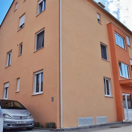 Kuss Apartment Kastela